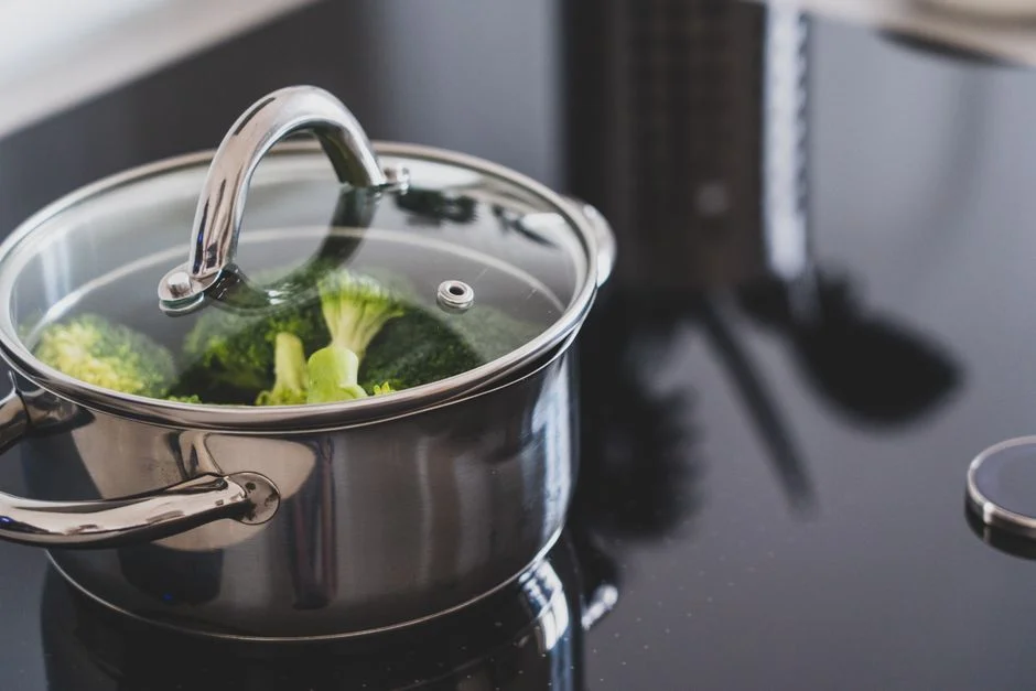 Caraway vs HexClad Reviews: Which Cookware Wins